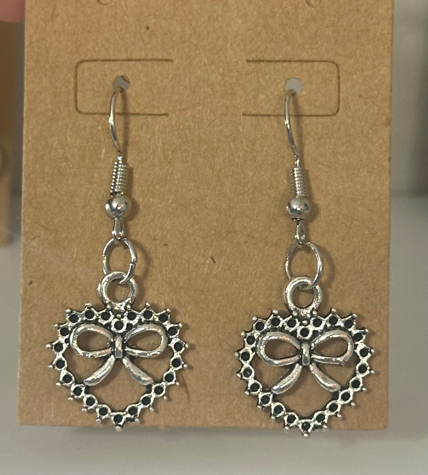 Mama's Quilt Shop MBSC -bow earrings
