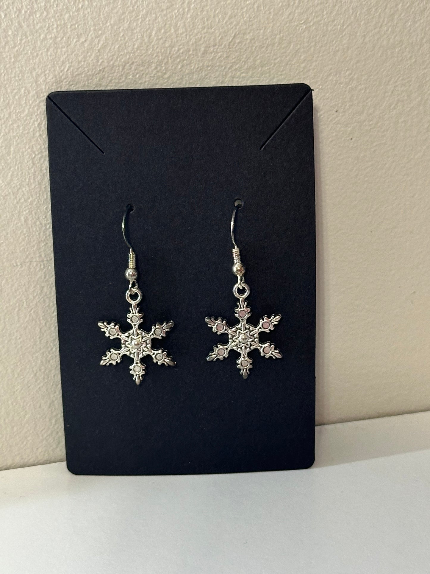 Sassy server-Snowflake earrings