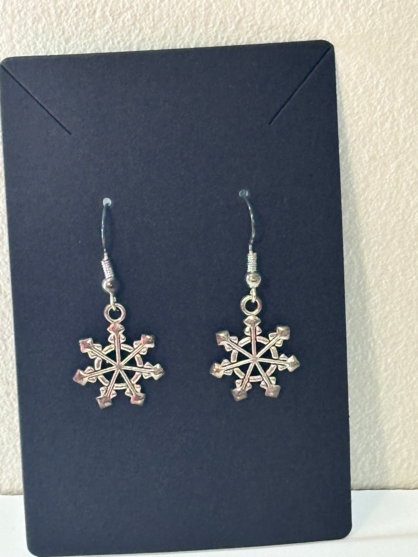 Sassy server-Snowflake earrings