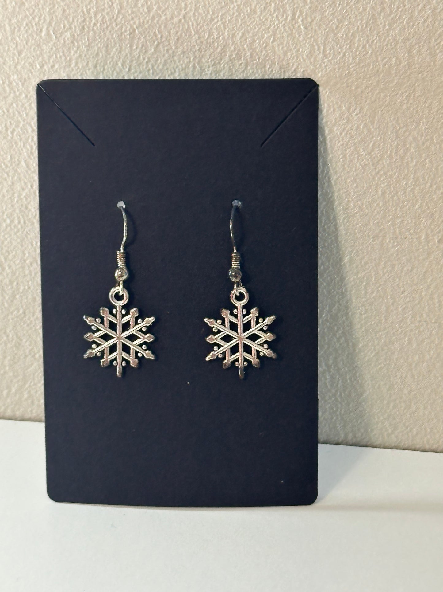 Sassy server-Snowflake earrings