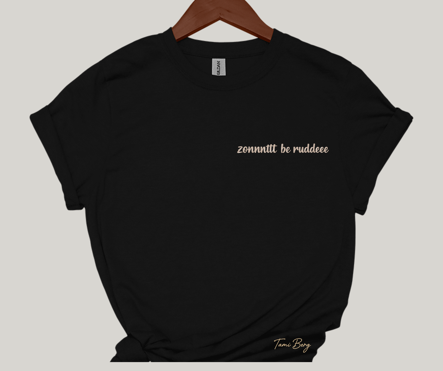 Tami Berg-Zonntt be ruddee mens-Gildan